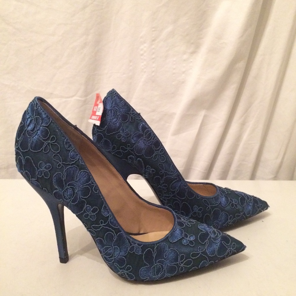 MO JO Moxy teal floral pupms size 8.5M NEW